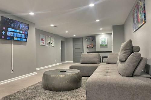 Modern 5br Ranch Home W/ Game Room & Fireplace