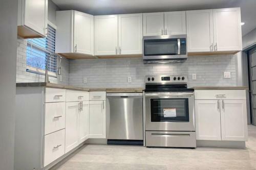 Modern 5br Ranch Home W/ Game Room & Fireplace