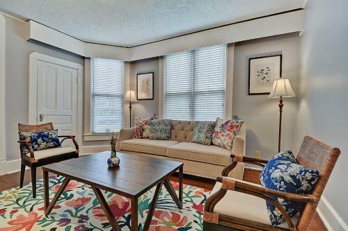 Bed & Breakfast 2446 Carrollton Ave Indianapolis