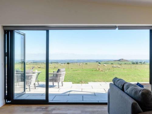 2-bed Modern Bungalow - Outstanding Country Views