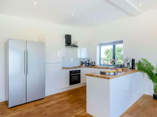 2-bed Modern Bungalow - Outstanding Country Views