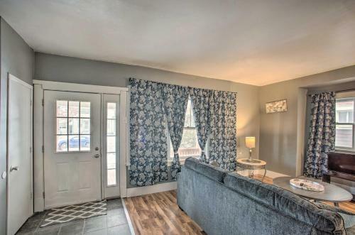 Pet-friendly Cedar Rapids Home, 1 Mi To Dtwn!