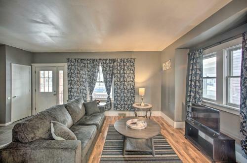 Pet-friendly Cedar Rapids Home, 1 Mi To Dtwn!