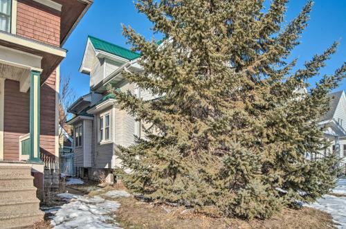 Pet-friendly Cedar Rapids Home, 1 Mi To Dtwn!