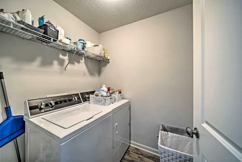 Dewitt Home With Patio, Fire Pit, And Gas Grill!