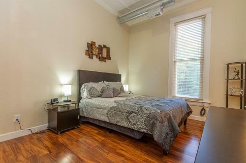 Updated Historic Apartment In Downtown Dubuque