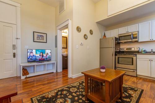 Updated Historic Apartment In Downtown Dubuque