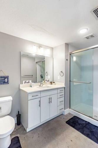 Apartamento ?best 2bdr Loft! Restaurant Attached? Walk To Mass