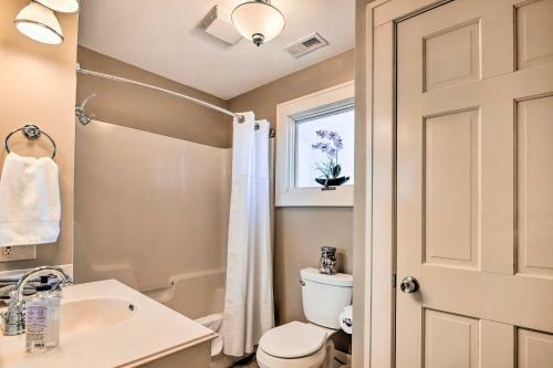 Pet-friendly Manhattan Escape With Fire Pit!
