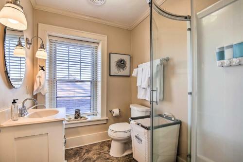 Pet-friendly Manhattan Escape With Fire Pit!