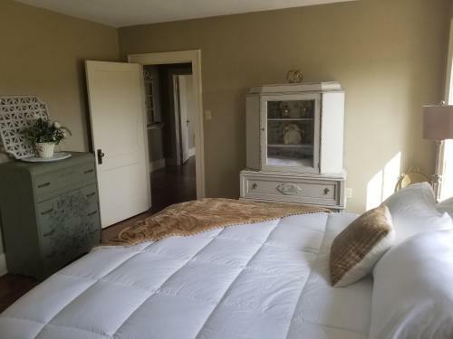 Complete Bnb Presents Mkr1599, Historic Rosencutter House