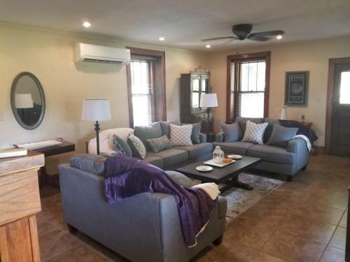 Complete Bnb Presents Mkr1599, Historic Rosencutter House