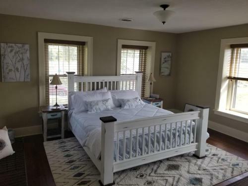 Complete Bnb Presents Mkr1599, Historic Rosencutter House