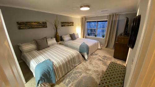 Here It Is! Cool Cape Cod-3 Br-2.5 Bath-12 Guests
