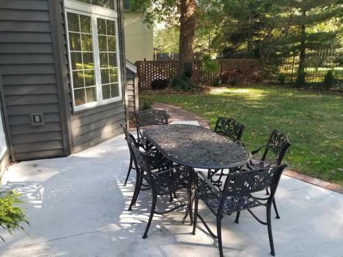 Complete Bnb Presents Tkw3121, Marvelous Upscale 3br, 2bath Home