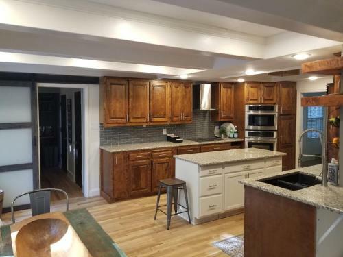 Complete Bnb Presents Tkw3121, Marvelous Upscale 3br, 2bath Home