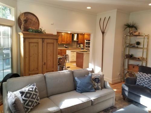 Complete Bnb Presents Tkw3121, Marvelous Upscale 3br, 2bath Home
