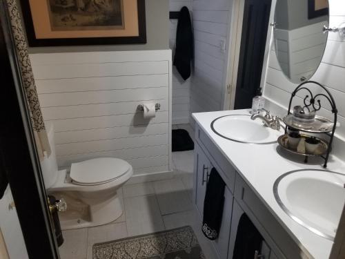 Complete Bnb Presents Tkw3121, Marvelous Upscale 3br, 2bath Home