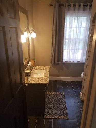 Complete Bnb Presents Tkw3121, Marvelous Upscale 3br, 2bath Home