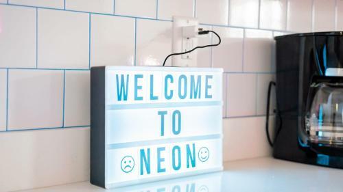 Apartamento Pickle Factory Neon Lights Studio