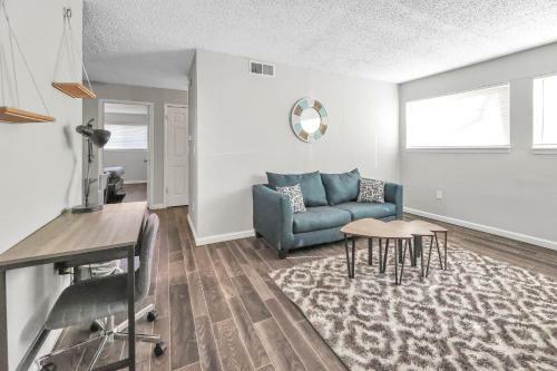 Entire Apartment With 75 Walk Score Getaway