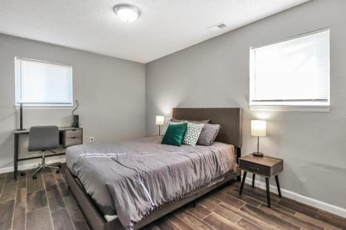 Entire Apartment With 75 Walk Score Getaway