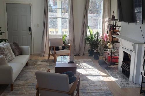 Cheerful 3 Bedroom House With A Cozy And Warm Feel