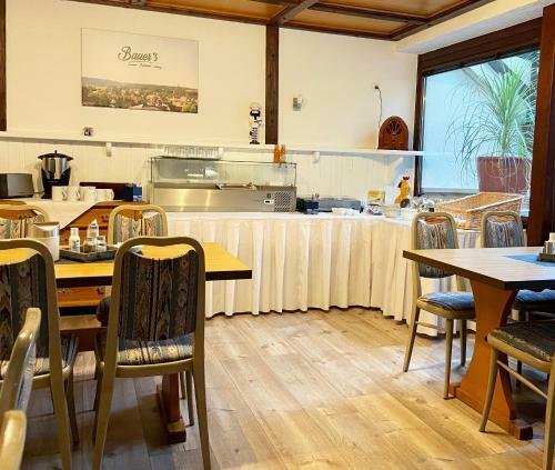 Hostal Bauer�s Pension-restaurant-catering