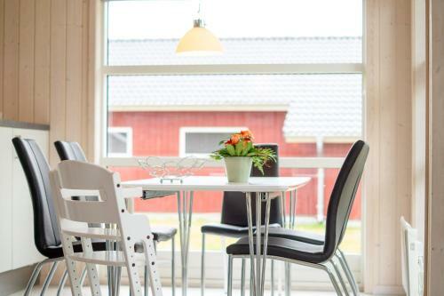 Resort 2 Ocean Cottage A 10