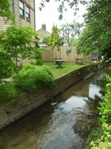 Hostal Riverside House