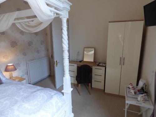 Hostal Douglas Park Guest House