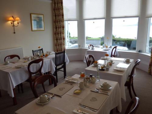 Hostal Douglas Park Guest House