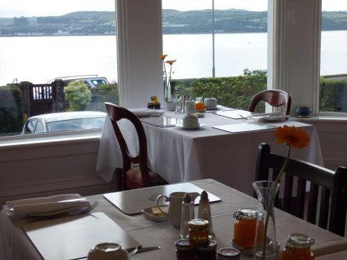 Hostal Douglas Park Guest House