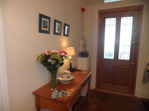 Hostal Douglas Park Guest House