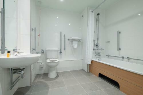 Cotswold Water Park Four Pillars Hotel