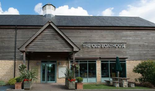 Cotswold Water Park Four Pillars Hotel