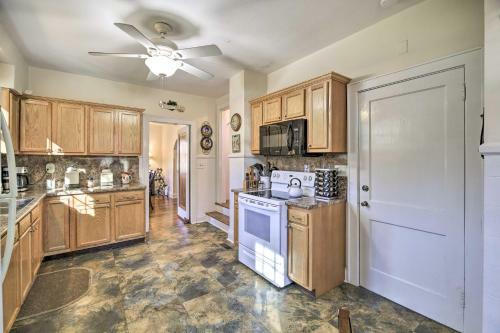 Hagerhill Home With Yard, 10 Mi To Jenny Wiley!