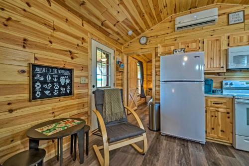 Lakefront Cabin With On-site Waterfall And Hiking