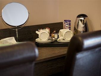 The Three Horseshoes Hotel