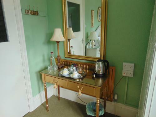 Bed & Breakfast Holywell House