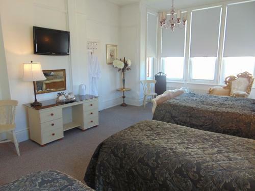Bed & Breakfast Holywell House