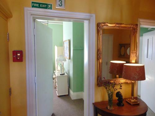 Bed & Breakfast Holywell House