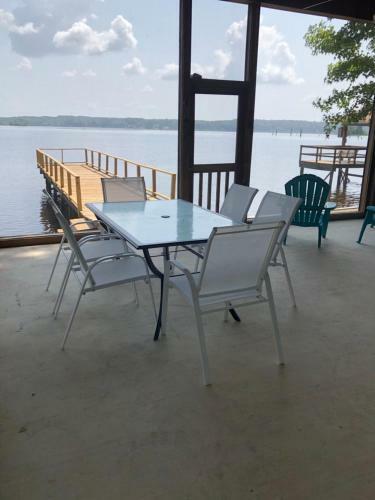 Villa Baker's Bayou On Lake D'arbonne Just Listed
