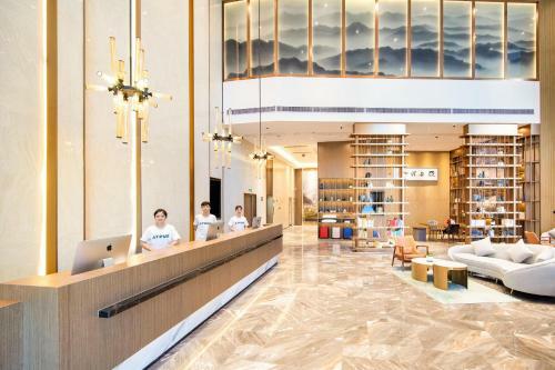 Atour Hotel Zhonghan North Station V-park