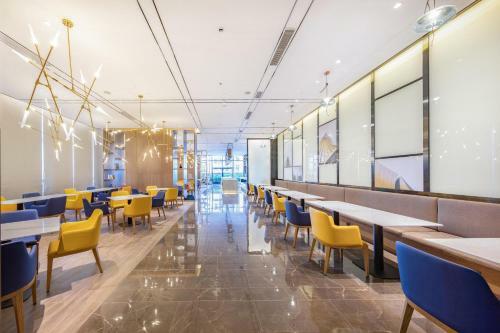Atour Hotel Zhonghan North Station V-park