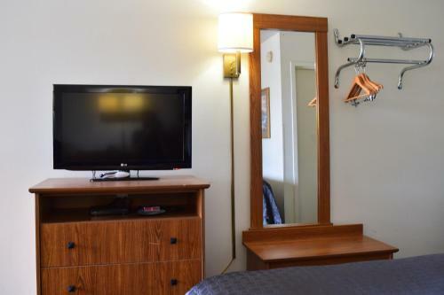 Hotel Value Inn - Livonia