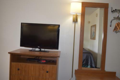 Hotel Value Inn - Livonia
