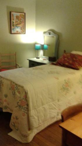 Karen's Place Room #1