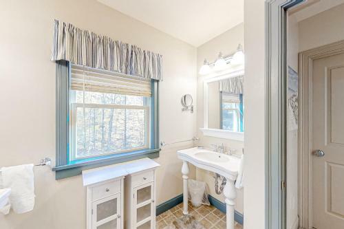 Knickerbocker Lake Retreat