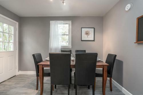 Spacious & Stylish Stay In Bangor